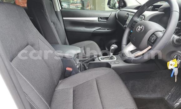 اشتري مستعمل Toyota Hilux White سيارة في Maseru في Maseru اشتري مستعمل Toyota Hilux White سيارة في Maseru في Maseru