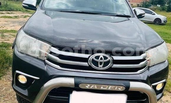 Sayi Na hannu Toyota Hilux Black Mota in Maseru a Maseru