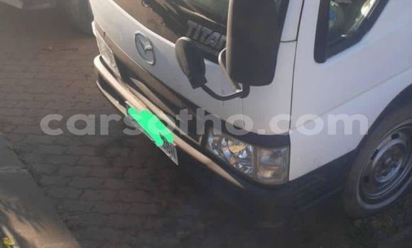 Acheter Occasion Voiture Mazda Tribute Blanc à Maseru, Maseru Acheter Occasion Voiture Mazda Tribute Blanc à Maseru, Maseru