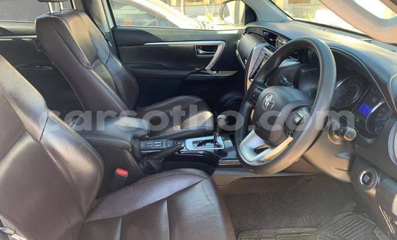 Sayi Na hannu Toyota Fortuner White Mota in Maseru a Maseru