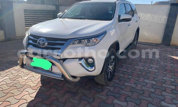 Acheter Occasion Voiture Toyota Fortuner Blanc à Maseru, Maseru Acheter Occasion Voiture Toyota Fortuner Blanc à Maseru, Maseru