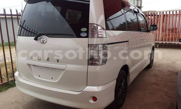 اشتري مستعمل Toyota Voxy White سيارة في Maseru في Maseru اشتري مستعمل Toyota Voxy White سيارة في Maseru في Maseru