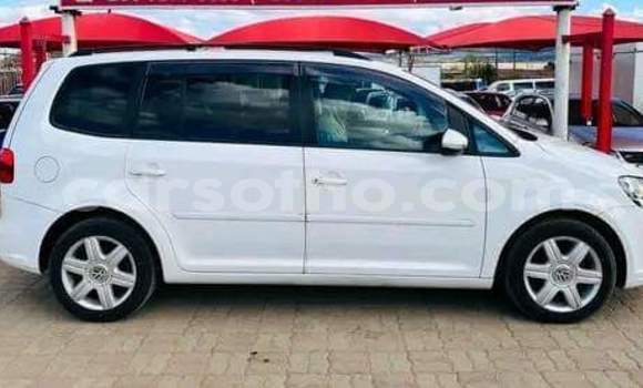 اشتري مستعمل Volkswagen Touran White سيارة في Maseru في Maseru اشتري مستعمل Volkswagen Touran White سيارة في Maseru في Maseru