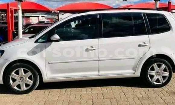 اشتري مستعمل Volkswagen Touran White سيارة في Maseru في Maseru اشتري مستعمل Volkswagen Touran White سيارة في Maseru في Maseru
