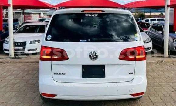 اشتري مستعمل Volkswagen Touran White سيارة في Maseru في Maseru اشتري مستعمل Volkswagen Touran White سيارة في Maseru في Maseru