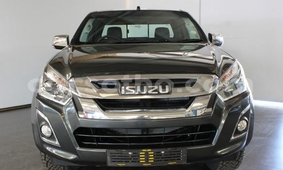 Buy Used Isuzu KB Silver Car in Hlotse in Leribe Buy Used Isuzu KB Silver Car in Hlotse in Leribe