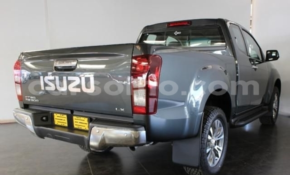 Buy Used Isuzu KB Silver Car in Hlotse in Leribe Buy Used Isuzu KB Silver Car in Hlotse in Leribe