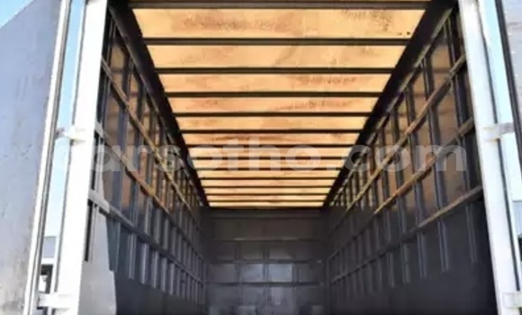 اشتري مستعمل Nissan UD White شاحنة في Maseru في Maseru اشتري مستعمل Nissan UD White شاحنة في Maseru في Maseru