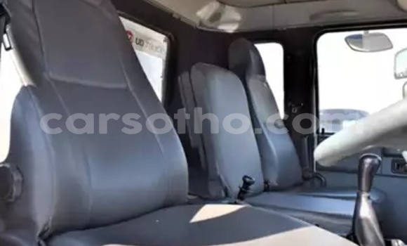 اشتري مستعمل Nissan UD White شاحنة في Maseru في Maseru اشتري مستعمل Nissan UD White شاحنة في Maseru في Maseru