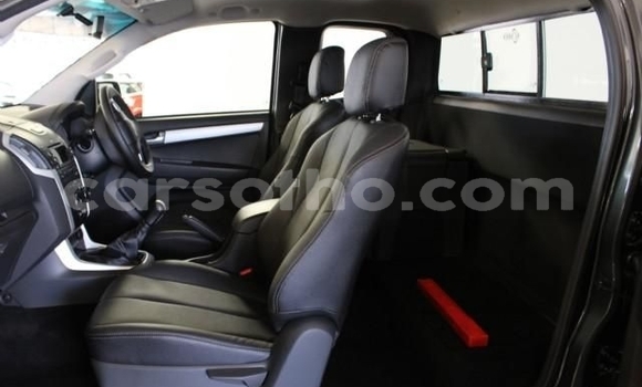 Buy Used Isuzu KB Silver Car in Hlotse in Leribe Buy Used Isuzu KB Silver Car in Hlotse in Leribe