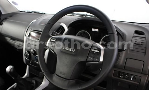 Buy Used Isuzu KB Silver Car in Hlotse in Leribe Buy Used Isuzu KB Silver Car in Hlotse in Leribe