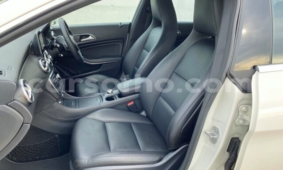 Sayi Na hannu Mercedes-Benz C-Classe Silver Mota in Maputsoe a Leribe Sayi Na hannu Mercedes-Benz C-Classe Silver Mota in Maputsoe a Leribe