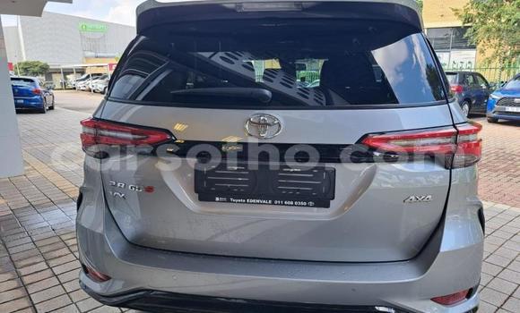 Sayi Na hannu Toyota Fortuner Silver Mota in Maseru a Maseru Sayi Na hannu Toyota Fortuner Silver Mota in Maseru a Maseru
