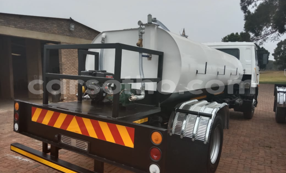 اشتري مستعمل Nissan UD White شاحنة في Maseru في Maseru اشتري مستعمل Nissan UD White شاحنة في Maseru في Maseru