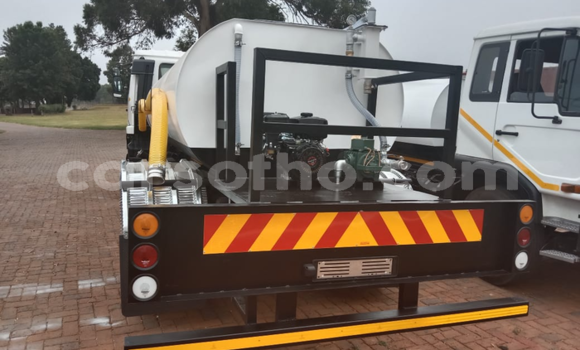 اشتري مستعمل Nissan UD White شاحنة في Maseru في Maseru اشتري مستعمل Nissan UD White شاحنة في Maseru في Maseru