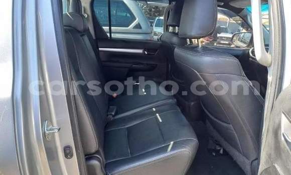 Sayi Na hannu Toyota Hilux Silver Mota in Maseru a Maseru Sayi Na hannu Toyota Hilux Silver Mota in Maseru a Maseru