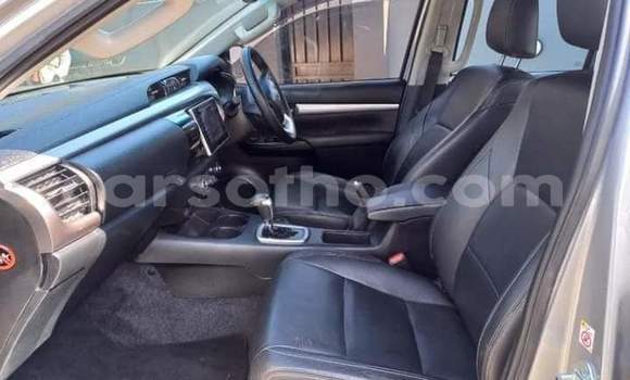 Sayi Na hannu Toyota Hilux Silver Mota in Maseru a Maseru Sayi Na hannu Toyota Hilux Silver Mota in Maseru a Maseru
