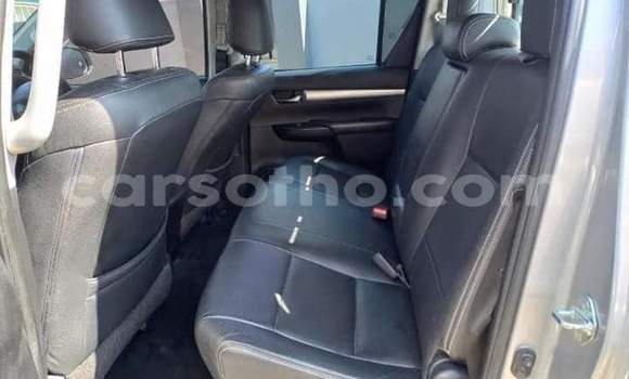 Sayi Na hannu Toyota Hilux Silver Mota in Maseru a Maseru Sayi Na hannu Toyota Hilux Silver Mota in Maseru a Maseru