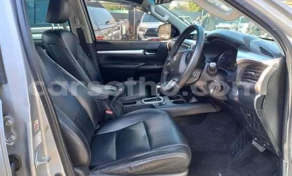 Sayi Na hannu Toyota Hilux Silver Mota in Maseru a Maseru Sayi Na hannu Toyota Hilux Silver Mota in Maseru a Maseru