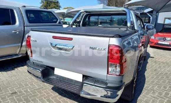 Sayi Na hannu Toyota Hilux Silver Mota in Maseru a Maseru Sayi Na hannu Toyota Hilux Silver Mota in Maseru a Maseru