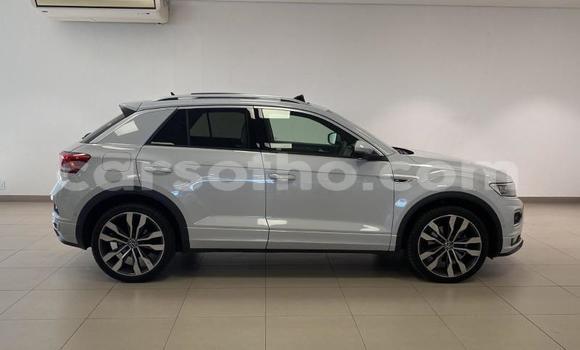 Buy Used Volkswagen T-Roc White Car in Maseru in Maseru Buy Used Volkswagen T-Roc White Car in Maseru in Maseru