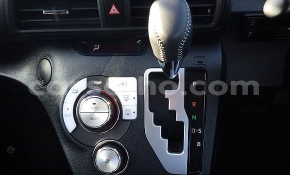 Acheter Occasion Voiture Toyota Sienta Rouge à Maseru, Maseru Acheter Occasion Voiture Toyota Sienta Rouge à Maseru, Maseru