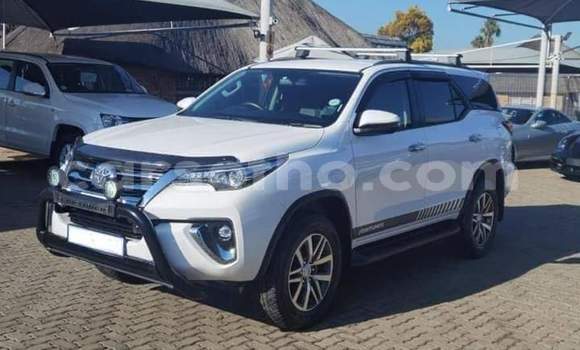 Sayi Na hannu Toyota Fortuner White Mota in Maseru a Maseru Sayi Na hannu Toyota Fortuner White Mota in Maseru a Maseru