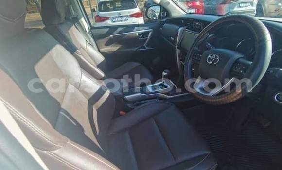 Sayi Na hannu Toyota Fortuner White Mota in Maseru a Maseru Sayi Na hannu Toyota Fortuner White Mota in Maseru a Maseru