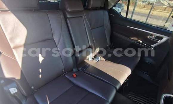 Sayi Na hannu Toyota Fortuner White Mota in Maseru a Maseru Sayi Na hannu Toyota Fortuner White Mota in Maseru a Maseru