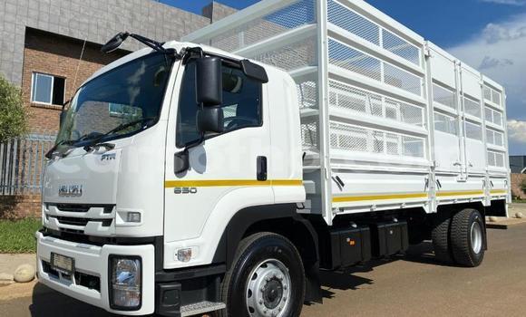 Sayi Na hannu Isuzu FTR 850 White Babbar mota in Maseru a Maseru Sayi Na hannu Isuzu FTR 850 White Babbar mota in Maseru a Maseru