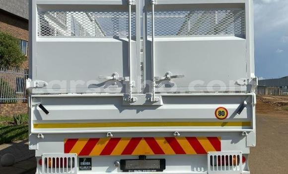 Sayi Na hannu Isuzu FTR 850 White Babbar mota in Maseru a Maseru Sayi Na hannu Isuzu FTR 850 White Babbar mota in Maseru a Maseru