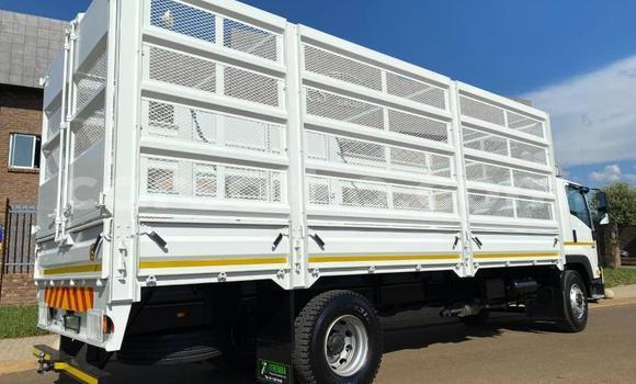 Sayi Na hannu Isuzu FTR 850 White Babbar mota in Maseru a Maseru Sayi Na hannu Isuzu FTR 850 White Babbar mota in Maseru a Maseru