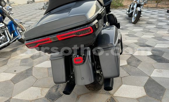 Sayi Na hannu Harley Davidson CVO Silver Motsi in Butha Buthe a Butha-Buthe Sayi Na hannu Harley Davidson CVO Silver Motsi in Butha Buthe a Butha-Buthe