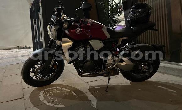 Sayi Na hannu Honda CB Red Motsi in Butha Buthe a Butha-Buthe Sayi Na hannu Honda CB Red Motsi in Butha Buthe a Butha-Buthe