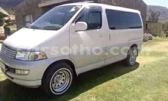 Sayi Na hannu Toyota Regius White Mota in Maseru a Maseru Sayi Na hannu Toyota Regius White Mota in Maseru a Maseru