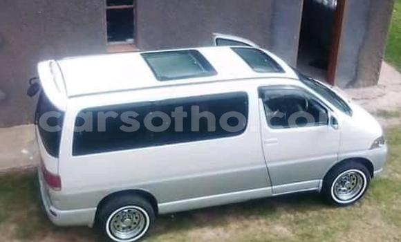 Sayi Na hannu Toyota Regius White Mota in Maseru a Maseru Sayi Na hannu Toyota Regius White Mota in Maseru a Maseru