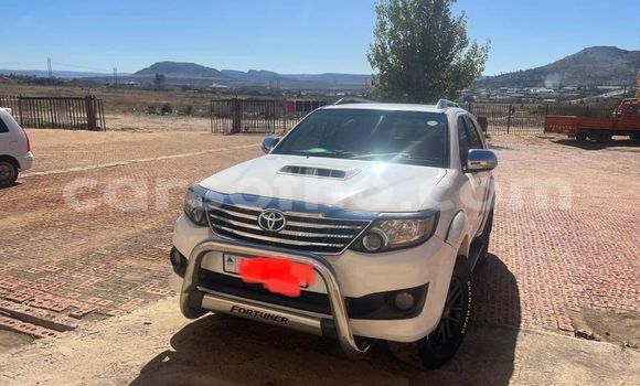 اشتري مستعمل Toyota Fortuner White سيارة في Maseru في Maseru