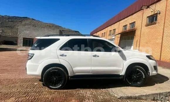 Acheter Occasion Voiture Toyota Fortuner Blanc à Maseru, Maseru Acheter Occasion Voiture Toyota Fortuner Blanc à Maseru, Maseru