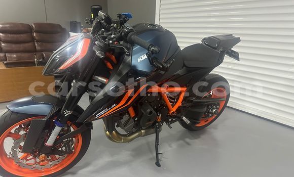 Sayi Na hannu KTM SuperDuke Black Motsi in Butha Buthe a Butha-Buthe
