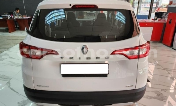 Sayi Na hannu Renault Kaptur White Mota in Maputsoe a Leribe Sayi Na hannu Renault Kaptur White Mota in Maputsoe a Leribe