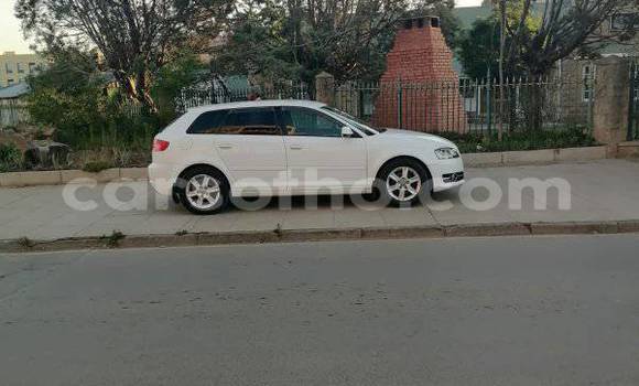 Sayi Na hannu Toyota Altezza White Mota in Maseru a Maseru Sayi Na hannu Toyota Altezza White Mota in Maseru a Maseru