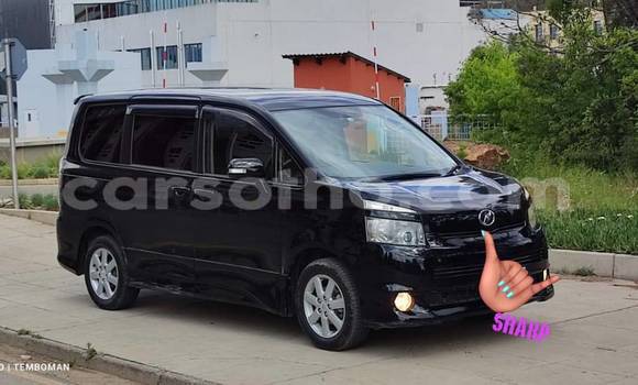 Sayi Na hannu Toyota Voxy Black Mota in Mafeteng a Mafeteng Sayi Na hannu Toyota Voxy Black Mota in Mafeteng a Mafeteng
