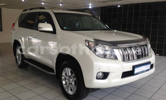 Sayi Na hannu Toyota Land Cruiser Prado White Mota in Butha Buthe a Butha-Buthe Sayi Na hannu Toyota Land Cruiser Prado White Mota in Butha Buthe a Butha-Buthe