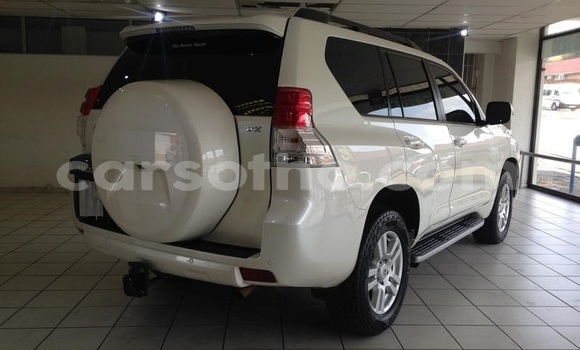 Sayi Na hannu Toyota Land Cruiser Prado White Mota in Butha Buthe a Butha-Buthe Sayi Na hannu Toyota Land Cruiser Prado White Mota in Butha Buthe a Butha-Buthe
