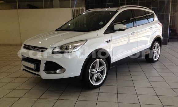 Sayi Na hannu Ford Kuga White Mota in Butha–Buthe a Thaba-Tseka Sayi Na hannu Ford Kuga White Mota in Butha–Buthe a Thaba-Tseka