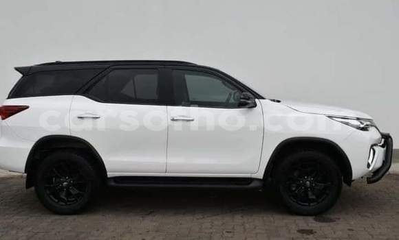 Sayi Na hannu Toyota Fortuner White Mota in Maseru a Maseru Sayi Na hannu Toyota Fortuner White Mota in Maseru a Maseru