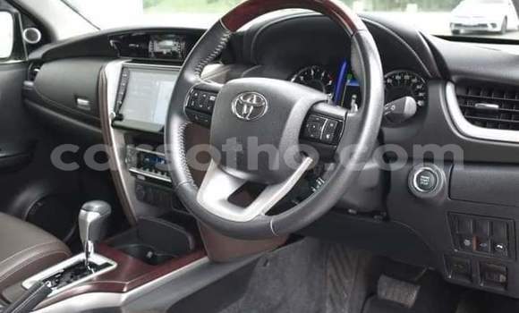 Sayi Na hannu Toyota Fortuner White Mota in Maseru a Maseru Sayi Na hannu Toyota Fortuner White Mota in Maseru a Maseru