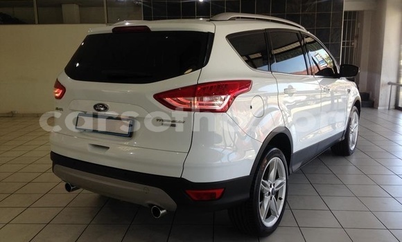 Sayi Na hannu Ford Kuga White Mota in Butha–Buthe a Thaba-Tseka Sayi Na hannu Ford Kuga White Mota in Butha–Buthe a Thaba-Tseka