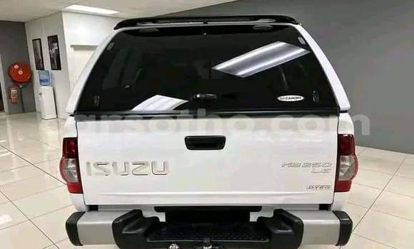 Acheter Occasion Voiture Isuzu 117 Blanc à Hlotse, Leribe Acheter Occasion Voiture Isuzu 117 Blanc à Hlotse, Leribe