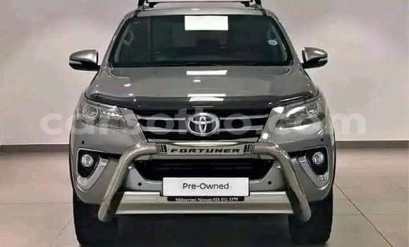 Sayi Na hannu Toyota Fortuner Silver Mota in Hlotse a Leribe